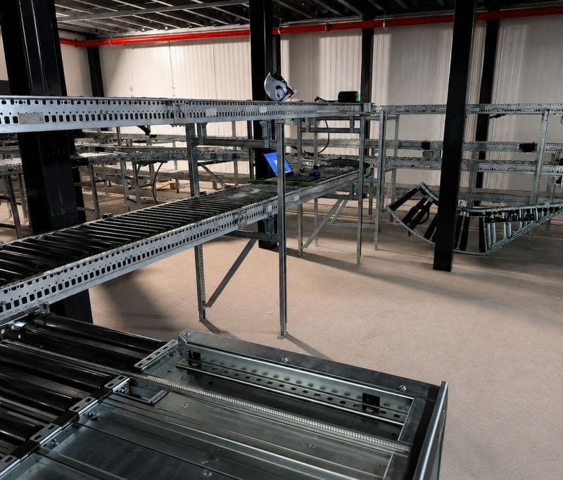 Platform seviyesinde konveyör hatları ve kablo tavaları — Almanya
